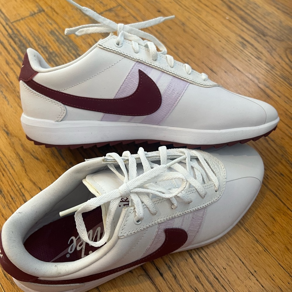 NIKE Cortez Spikeless White/maroon Golf Sneakers Women’s Size 8.5